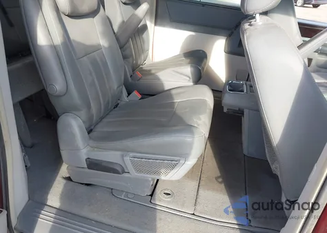 2010 Chrysler Town & Country Touring z USA, uszkodzony, nr VIN 2A4RR5D12AR130196